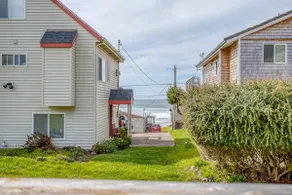 Single-Level-Two King Bedrooms-Seaview Cottage - Image 2