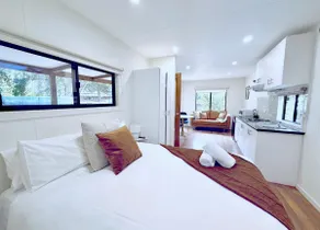 Studio Cabin - Image 2