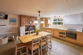 Host & Stay - Austen House - Image 2