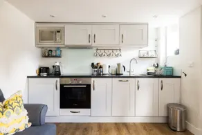 The Lavender Folly - Cosy Accommodation Alresford - Image 4