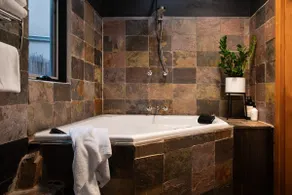 Minni Gums- a perfect romantic getaway - Image 4
