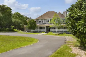 Hill Country Escape | Pool, Hot Tub & Sleeps 25 - Image 4