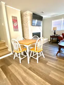 Close to Hickory, 3br 1.5ba Carport and free cable - Image 2