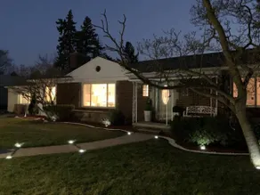 Sunny 3BR near Grosse Pointe – Pergola & Yard - Image 2