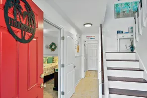 3 Bed/2 bath Townhouse - One Block to the Beach! - Image 2