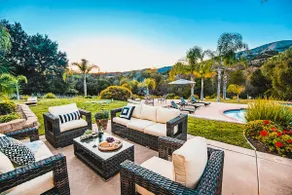 Private Vineyard Estate w Pool, Games & Views - Image 5