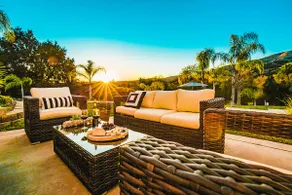 Private Vineyard Estate w Pool, Games & Views - Image 2
