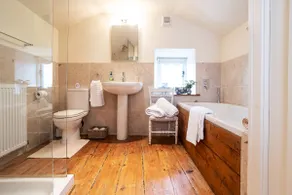 Ingleton 2-Bed Cottage Sleeps 4 Pet Ok & Parking - Image 4