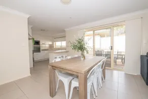 Park Villa - Near CBD, Spacious, Ideal for Work - Image 3