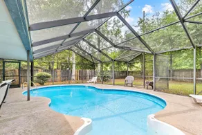 Stylish Pool Home w/ Grill by GNV's Best Dining! - Image 5