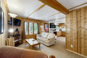 Dog-Friendly Retreat Near Trails & Lake - Image 2