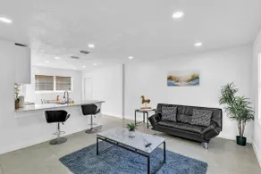 2 Bdrm Modern House Mins From Beach & Casino HB1 - Image 3