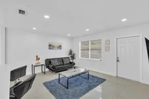 2 Bdrm Modern House Mins From Beach & Casino HB1 - Image 5