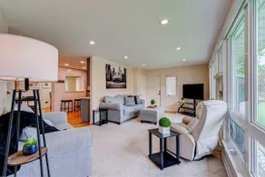 Cozy Home | King Bed | 10P | Metra |Chicago Suburb - Image 3