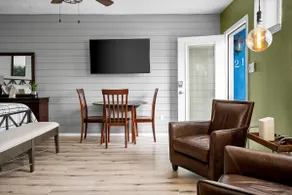 20 Chelsea Place On The Park, In Heart Of Downtown - Image 3