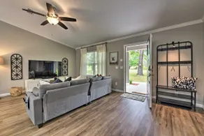 Serene Live Oak Home w/ Fire Pit by River + SOSMP! - Image 5