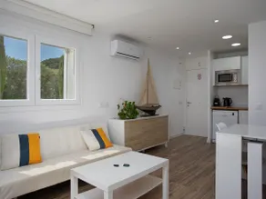 Ground floor apartment with garden, pool and parking - Image 3
