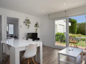 Ground floor apartment with garden, pool and parking - Image 4