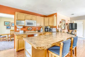 Spacious Two-Story Home withPrivate Hot Tub, Free - Image 3