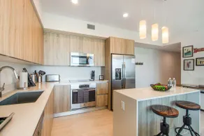 Modern Rustic 1Bdrm Condo W/Bay & Pool Views - Image 4