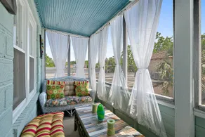 Casa Bella- Chic, Retro Apt- Steps to Historic District! - Image 5