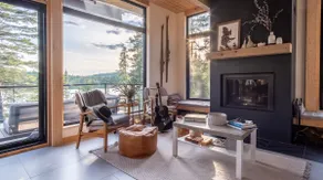 Luxury waterfront chalet with fireplace, dock, quiet lake & hot tub - Image 4