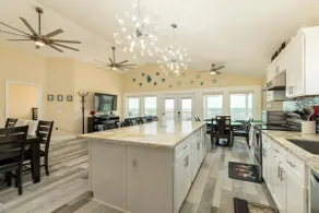 Galveston Bay Views & Pier! San Leon Gulf Getaway - Image 3