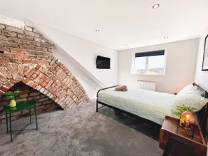 Large Edwardian House For Up To 16 Guests + Pool T - Image 3