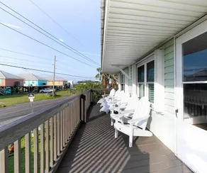 Gulf view! Beach Entry! 12 Guests, 4 Parking Spots - Image 3