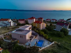 Luxury VILLA CECILIA with 4 en-suite bedrooms located 250m from the beach in Podstrana, max 8 people - Image 2