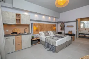 Leo's Lounge... Stunning Studio on the beach! - Image 3