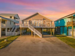 Cute Bungalow With Fire Pit Close to the Beach - Image 5