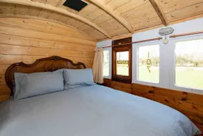 Unique & Comfy Remodelled Railway Carriage - Image 5