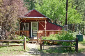 Marmot Mini Cabin (Unit 7) at The Woolly Bugger Inn - Image 5