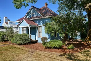 Ruth's Cottage: Cozy Farmhouse in Downtown Carlton - Image 3