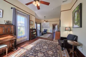 Ruth's Cottage: Cozy Farmhouse in Downtown Carlton - Image 5