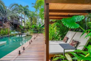 Creative and calm within a stunning small complex - Image 4