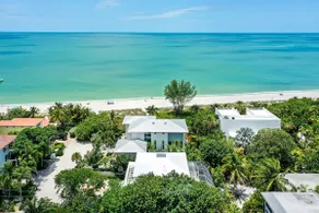 Sandy Seas Villa - Just one home from the Sand - Image 2