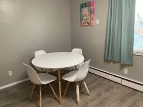 Apt 4 Convenient Location - Image 5
