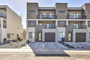 Spacious St. George Townhome w/ Grill & Views! - Image 3