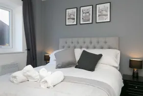 Apartamento vacacional ideal para familias con internet de alta velocidad y jardín - Image 2