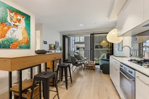 City View Haven in South Melbourne - Image 4