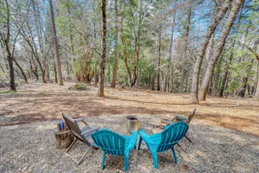 Balcony & Forest Views: Cabin in Pioneer! - Image 3
