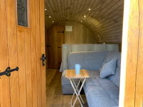 Luxury Pod-Sleeps 2-Hot Tub-Pets-Garden - Image 4