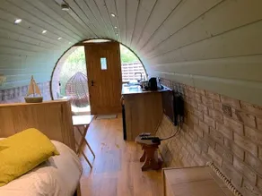 Luxury Pod-Sleeps 2-Hot Tub-Pets-Garden - Image 3