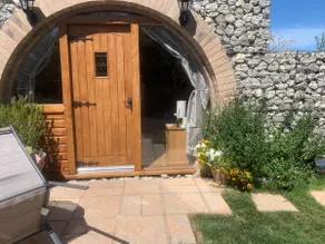 Luxury Pod-Sleeps 2-Hot Tub-Pets-Garden - Image 2