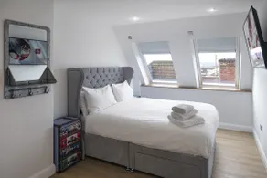 Serviced Penthouse Apartment in Old Town Swindon - Image 2