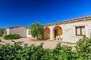 Vacation home in Badesi with pool 1.8 km from the sea - Image 5