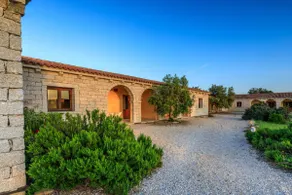 Vacation home in Badesi with pool 1.8 km from the sea - Image 4