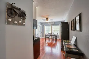 Luxurious & Spacious One Bedroom Downtown Flat - Image 5
